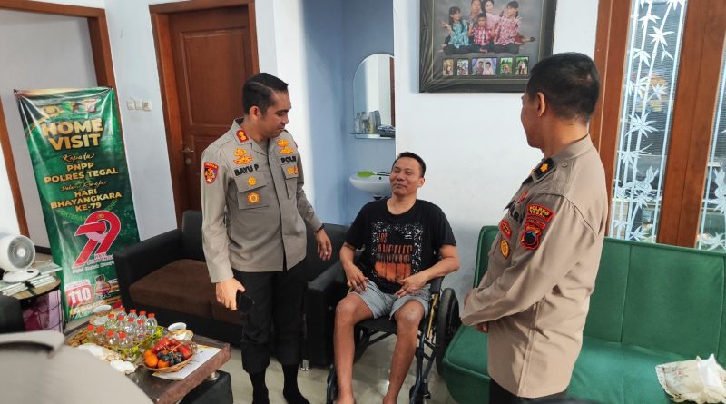 Kapolres Tegal Gelar Bakti Kesehatan Home Visit untuk Anggota Sakit Menahun